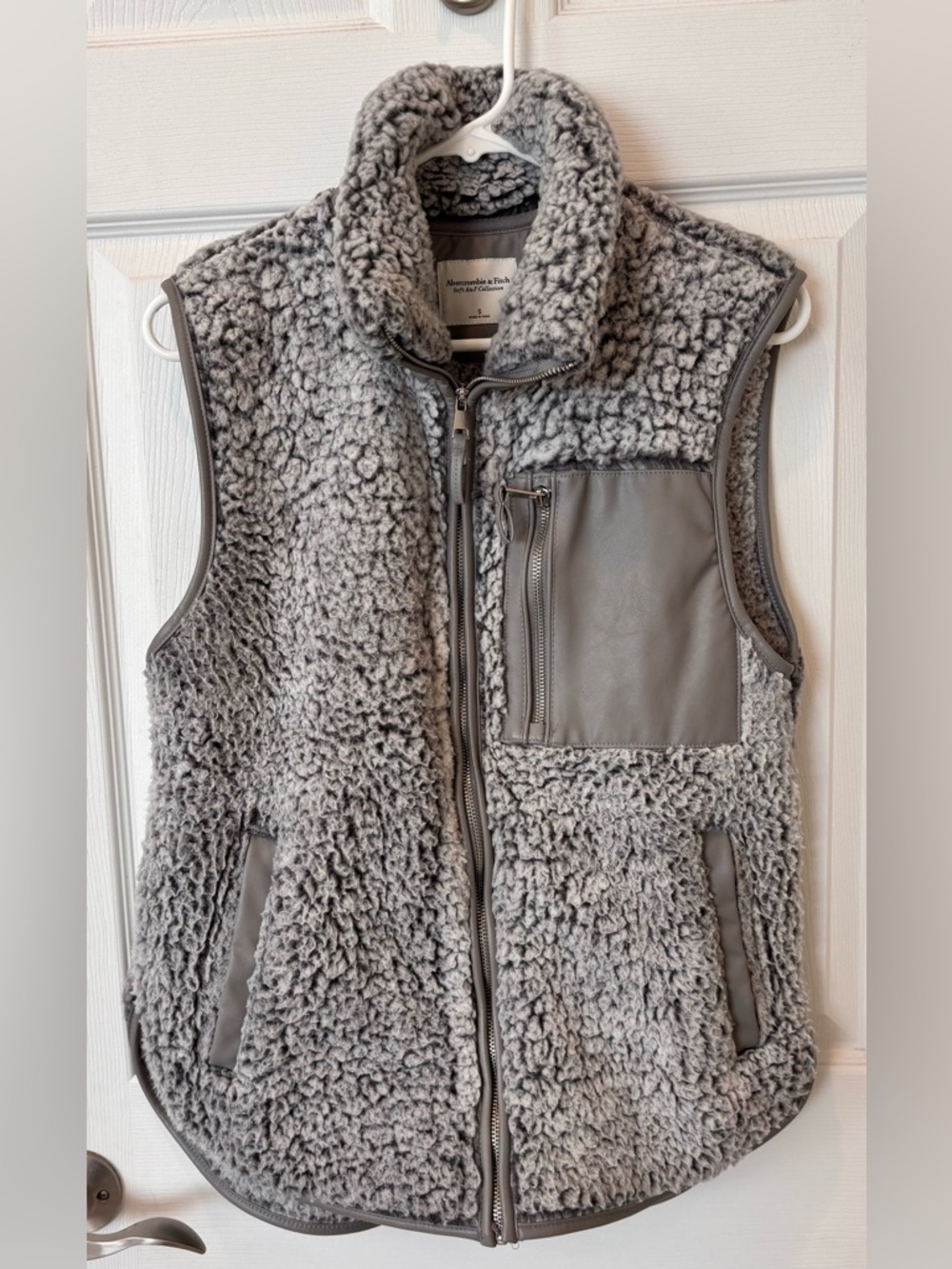 Abercrombie & Fitch Light‎ Gray Sherpa Vest